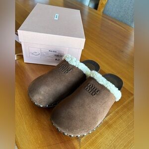 NEW Miu Miu Women’s Cocoa Brown Suede Clogs Italian size 39